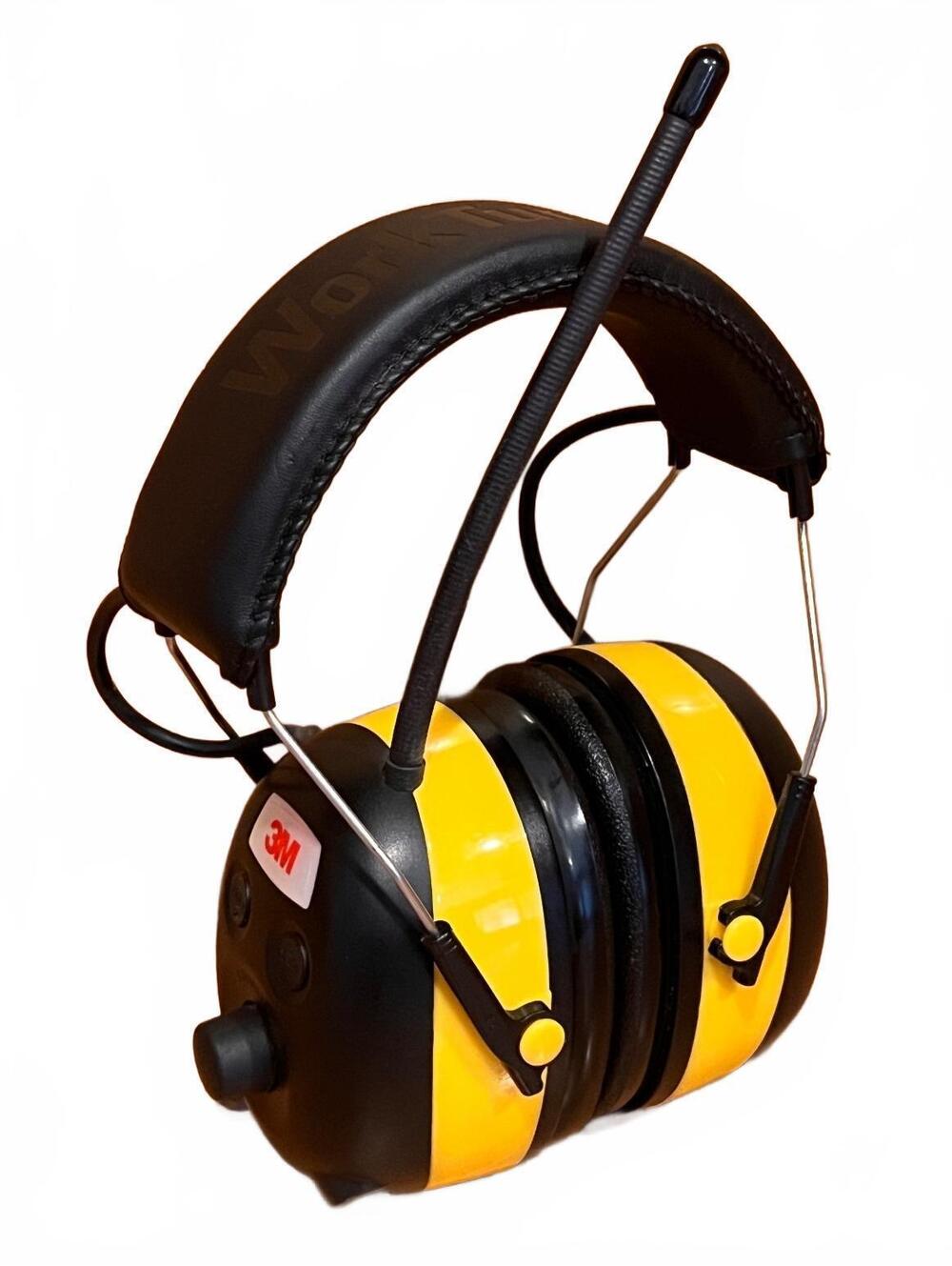 3M Yellow and Black Electronic Hearing Protection Earmuffs with AM/FM Radio